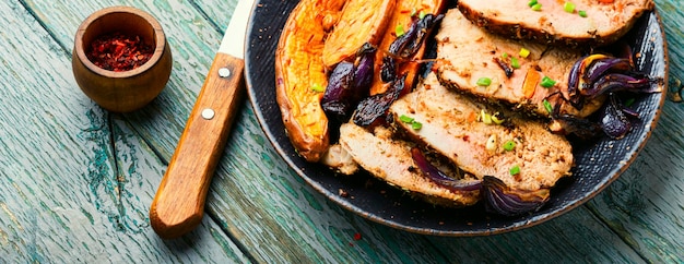 Viande rôtie aux patates douces, longue bannière