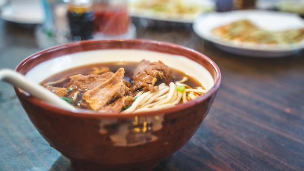 Viande savoureuse Udon