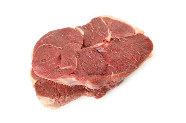 Viande de steak crue fraîche isolée sur tableau blanc