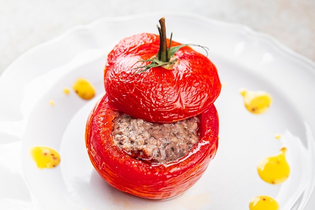 viande de tomate farcie tomates de remplissage nourriture végétale au four repas sain nourriture collation sur la table