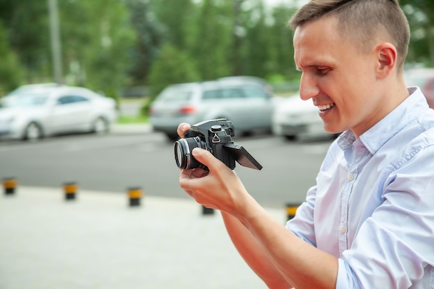 Le vidéaste prend des photos de la vidéo