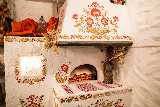 Vie ukrainienne à l'intérieur de la maison ingrédients traditionnels ustensiles de cuisine