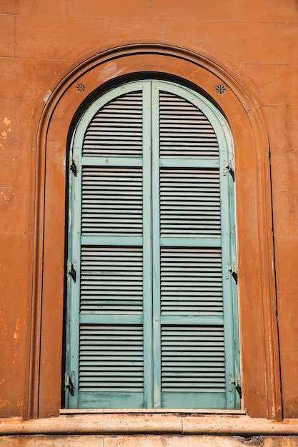 Vieille fenêtre à Rome, Italie