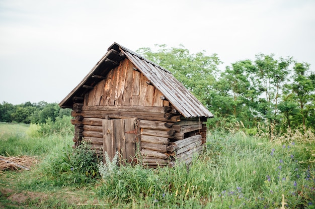 Vieille maison en bois en montagne - Ukraine