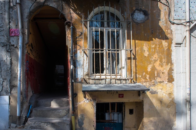 Une vieille maison dans un quartier historique d'Istanbul.