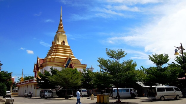 La vieille pagode contre le ciel