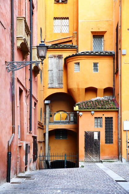 Vieille rue à Bologne, Italie