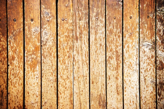 Photo la vieille texture en bois avec des gouttes d'eau peut être utilisée comme arrière-plan