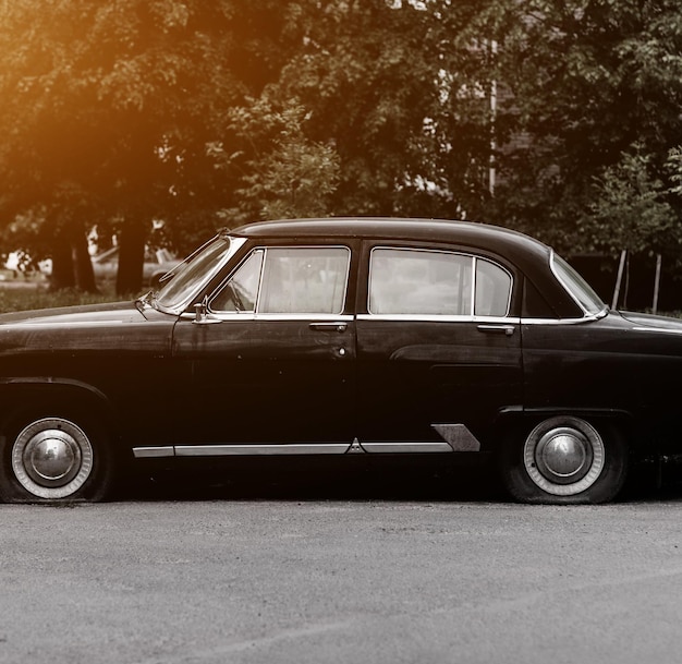 Vieille voiture vintage noire