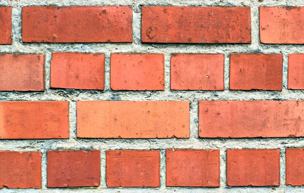 Vieilles briques rouges dans le mur.