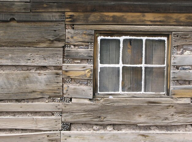 Des vieilles fenêtres en bois