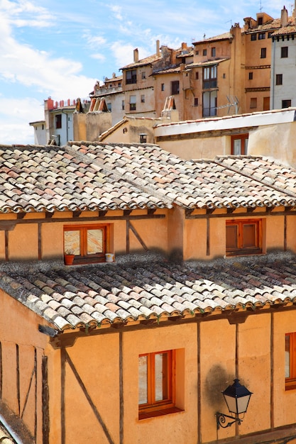 Vieilles maisons sur pente à Cuenca, Espagne.