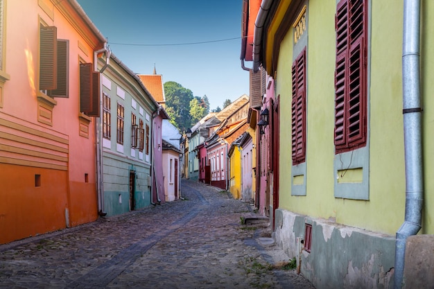 Vieilles rues aux maisons colorées
