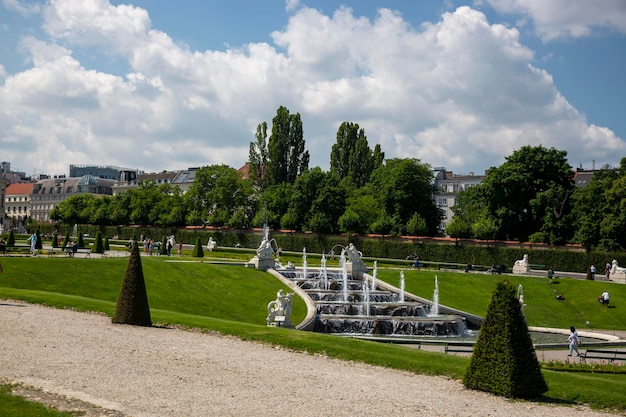 Vienne Autriche 15 juin 2023 Des fontaines dans le jardin du Belvédère supérieur à Vienne