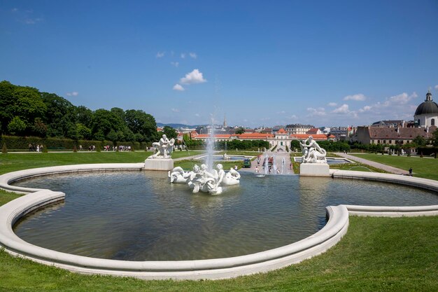 Vienne Autriche juin 15 2023 fontaines dans le jardin du Belvédère à Vienne