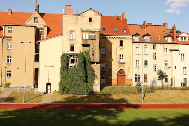 Photo vieux appartements polonais pour célibataires vieille architecture européenne