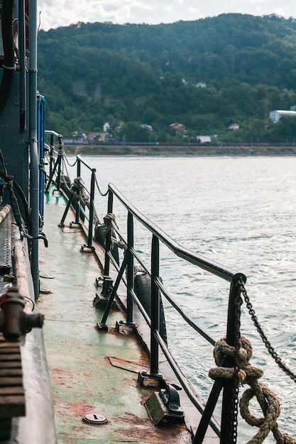 Vieux bateau de sauvetage en mer