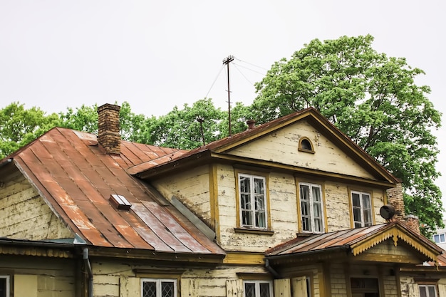 Vieux bâtiment de maison en bois