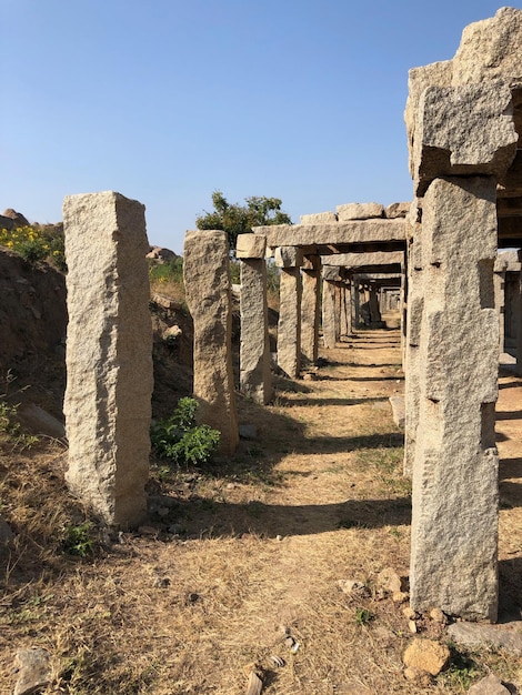 Vieux bâtiment en ruine contre le ciel