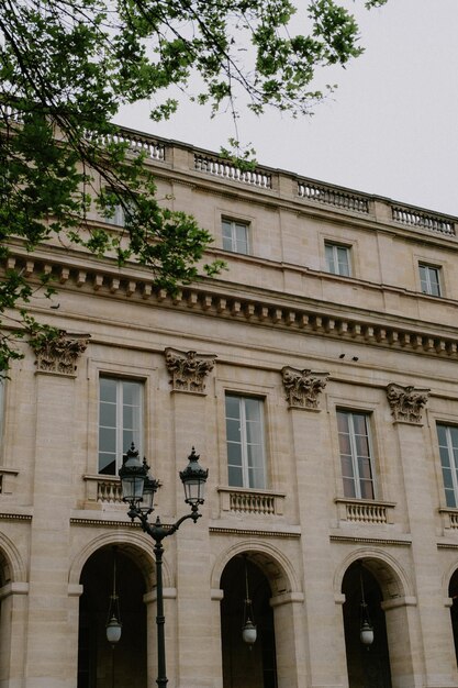 Photo vieux bâtiment traditionnel classique sur le ciel photo de fond