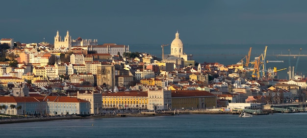 Vieux centre-ville de Liisbon au coucher du soleil