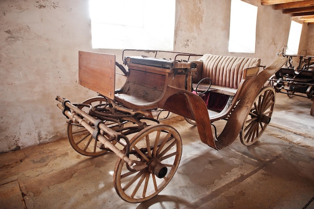 Vieux chariot au château de Veveri République tchèque Ville de Brno Région de Moravie du Sud