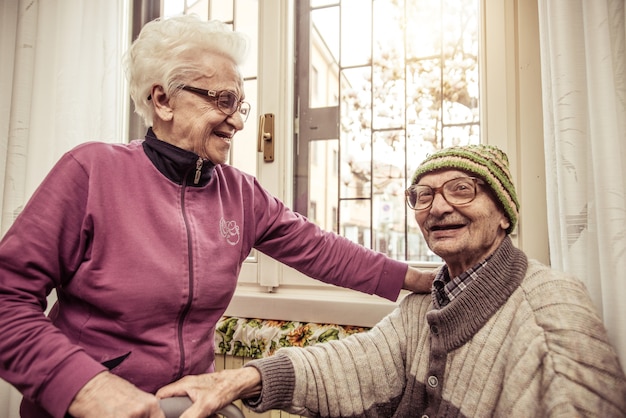 Vieux couple heureux