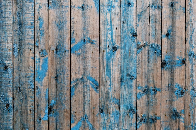 Vieux fond en bois avec de la peinture écaillée bleue.