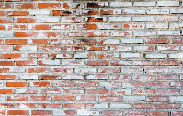 Vieux fond de texture de mur de brique vide avec espace de copie. Peeling texture de plâtre. Mur de briques vintage