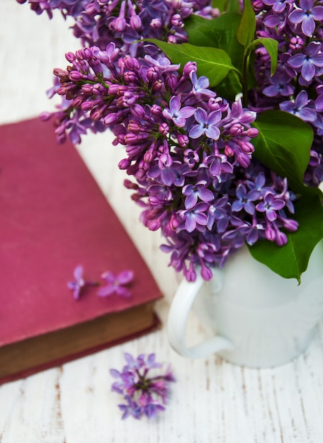 Vieux lilas et fleurs