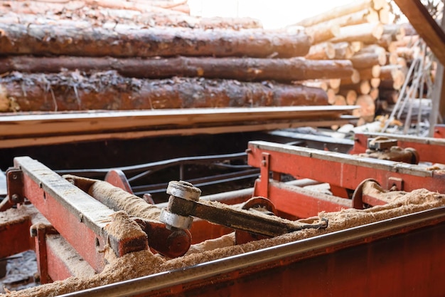 Vieux matériel bois à la scierie Industrie du bois