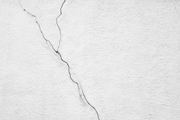 Vieux mur de béton fissuré
