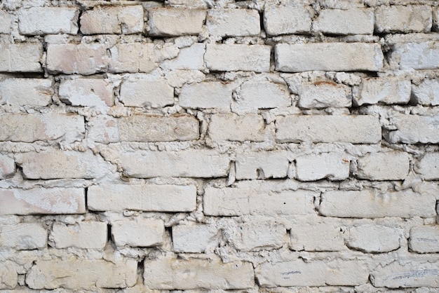 Vieux mur de briques blanches, maçonnerie horizontale à l'extérieur. Fond de texture