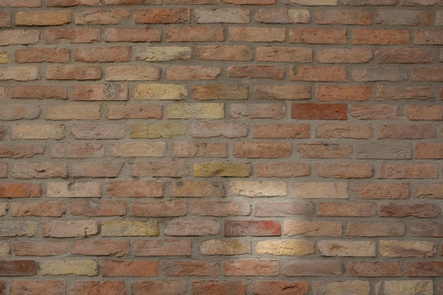 Vieux mur de briques grunge patiné comme texture de fond