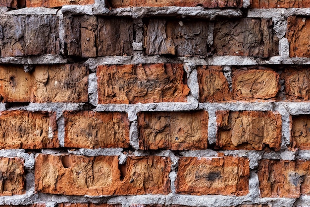 Vieux mur de briques rouges, texture rustique et brisée