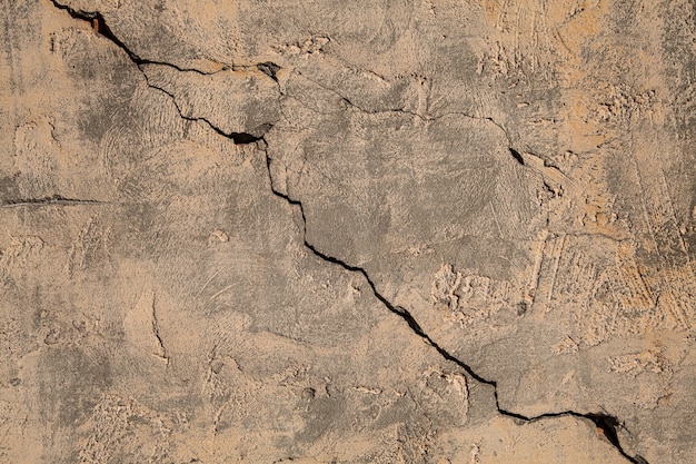 Vieux mur avec une fissure