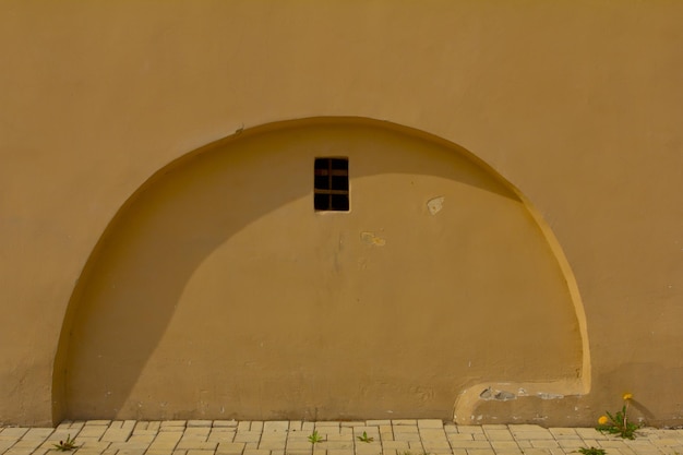 Vieux mur de grunge avec des fissures