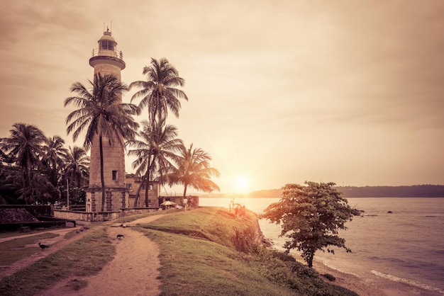 Vieux phare au coucher du soleil à Galle Sri Lanka