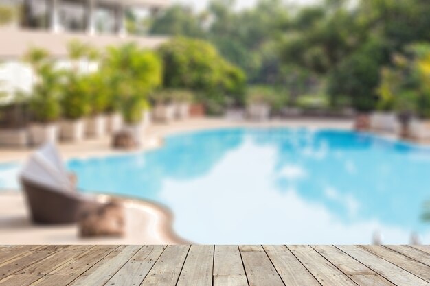 Vieux plancher de bois sur la piscine