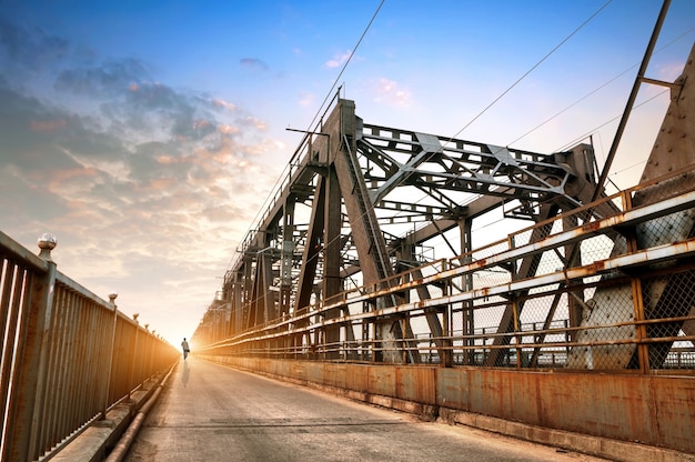 Vieux pont de chemin de fer