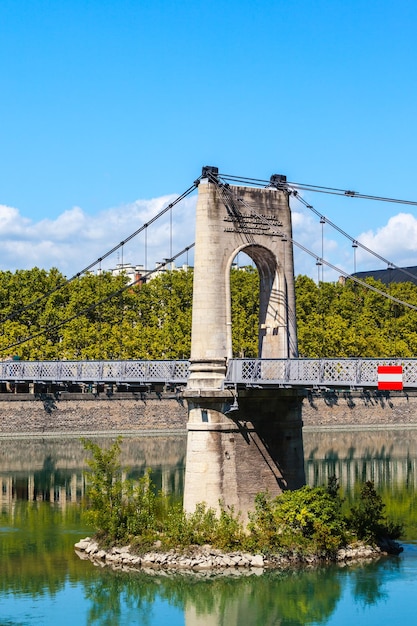 Vieux pont Passerelle du Collège sur le Rhône à Lyon France