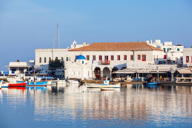 Vieux port au port de la ville de Mykonos sur l'île de Mykonos, Cyclades en Grèce