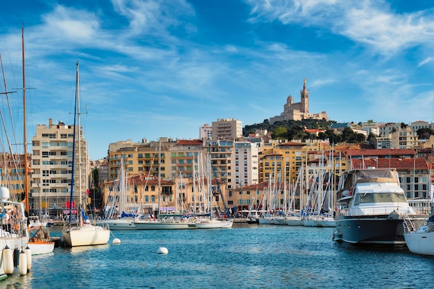 Vieux port de Marseille avec yachts marseille france