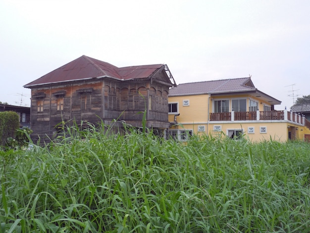 Vieux style de maison en bois