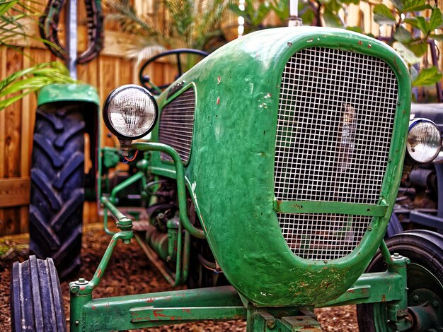 Photo vieux tracteur rouillé