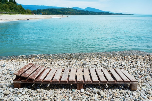 Vieux transat sur la plage