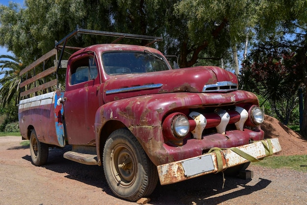 Photo vieux véhicules abandonnés et détériorés en uruguay