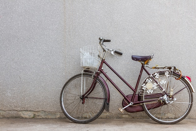 vieux vélo, vélo dans la rue