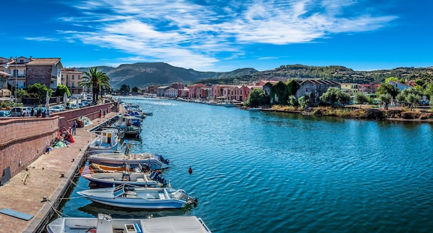 Vieux village de Bosa sur la rivière Temo