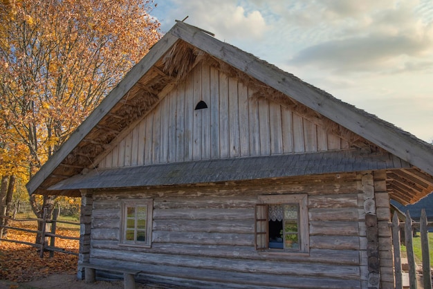 Vieux village russe en automne